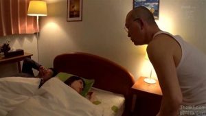 上京した義父との相性が良くて毎日ずっと中出しする淫乱不貞妻！