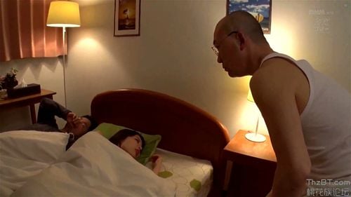 上京した義父との相性が良くて毎日ずっと中出しする淫乱不貞妻！