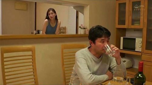 部長に腹立ってきれいなスレンダー奥さんを無許可で寝取る！