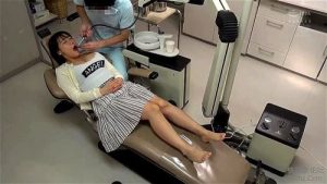 歯の治療に来たはずが身体を治療させられるスレンダー美女