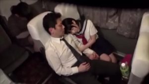 深夜バスで隣に座ったJKが欲情してしまい仕方なく中出しセックス！