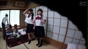 清楚そうな雰囲気のJKをいやらしい大人たちにキレイな身体を汚されちゃう