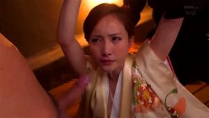 夫を亡くしてから寂しい極妻の奥さんが部下と不倫！