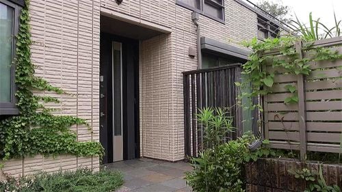 家族の中でいちばん内気なお姉さんはレズビアンだった！