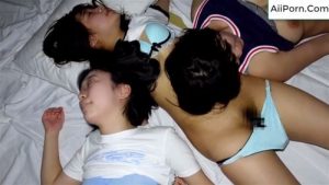 修学旅行の夜JKたちを夜這いして中出しセックス！