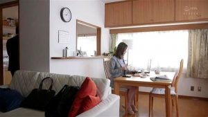 腹筋がエロい巨乳OLがおじさんチンポと関係を持ってハメ狂う！