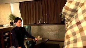 ひきこもりの息子を気遣って溜まった性欲を満たす変態熟女！
