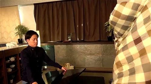 ひきこもりの息子を気遣って溜まった性欲を満たす変態熟女！