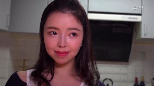 息子の嫁があまりにも積極的だからムラムラして台所でハメる！