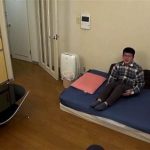 変態爆乳AV女優が素人男性宅に押しかけて騎乗位SEXで筆下ろしww