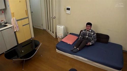 変態爆乳AV女優が素人男性宅に押しかけて騎乗位SEXで筆下ろしww