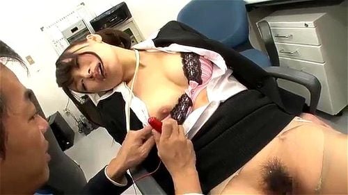 おもらししちゃった同僚にチンポでお仕置き！ 残業中の2人の声がオフィスに響き渡る！