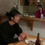 仕事先の上司にセクハラされ逆らえず淫らに感じる地味なメガネ美人妻
