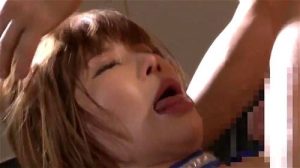 たくましい身体の女子プロレスラーが負けた瞬間に強制腟内射精！