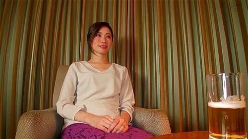美乳美女がイケメン男に股を開いてキツキツマンコでエッチなご奉仕！