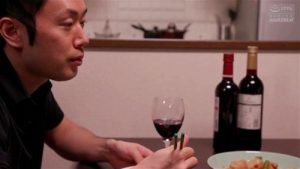 巨乳な妻が同窓会に！跡をつけたらどっぷり中出しSEXしていた...