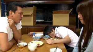 美巨乳人妻が旦那の先輩チンポに堕ちる！デカチンで突かれて中出しアクメ！