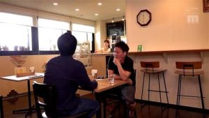 美乳カフェ店員が後輩のお家に乗り込んで騎乗位逆レイプ！