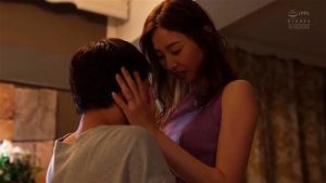 毎晩聞こえるセックス音が大きい隣の奥さんから誘惑され汗だく不倫！