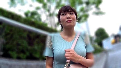 男慣れしてない巨乳美女をホテルに連れ込んでハメ撮り3P！