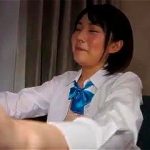 にかやかな顔が素敵なピチピチ制服女子の恥ずかしいプレイ！