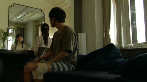 美人で若い人妻が甘えた声で喘ぎながらたっぷりSEX！