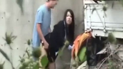 ヤリマンJKの野外生ハメを盗撮！仲良く高架下で3Pセックス！