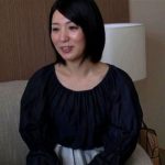 優しそうでおっとりな雰囲気の人妻が生まれたままの姿でデカ尻揺らしてSEX！