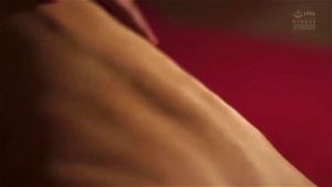 新しい母親が若すぎて年頃の息子から無理やりレイプされる美人妻！