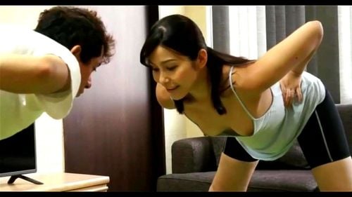 美人でスリムな体型の出張ヨガインストラクターと施術エッチ！