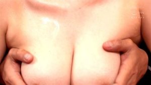 巨乳若妻がヨガレッスン中に愛液まみれに！トレーナーのチンポでイキ狂う！