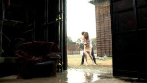 雨濡れいやらしく透けたお姉さんの裸体通りすがりの男と野外NTR！