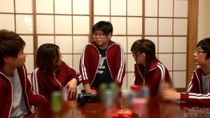 制服姿の男女グループが一つ屋根の下で乱交プレイ！