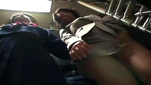 車内でそんなエロい体をしていたらしてたら痴漢に狙われちゃう！