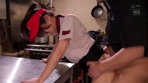 店長からセクハラされてたっぷり中出しされる美人バイト娘！