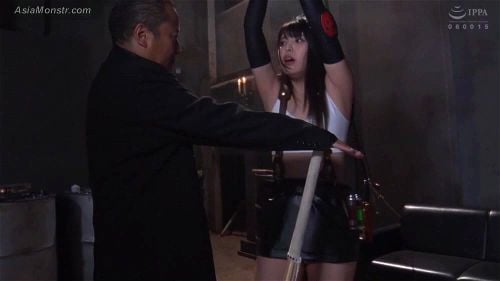 最高な谷間のクール系美女が拘束されてたっぷり責められる！