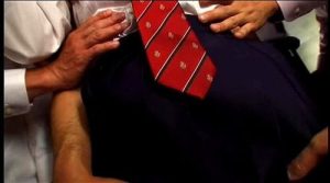 人であふれかえる車内に入ってきた美女を大胆に痴漢！