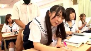 転校した学校はおかしなエロ風習があって即効で中に出された少女JK